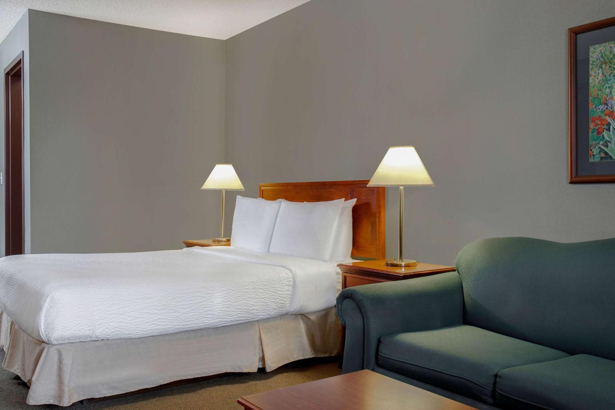 Days Inn By Wyndham ווייטקורט מראה חיצוני תמונה