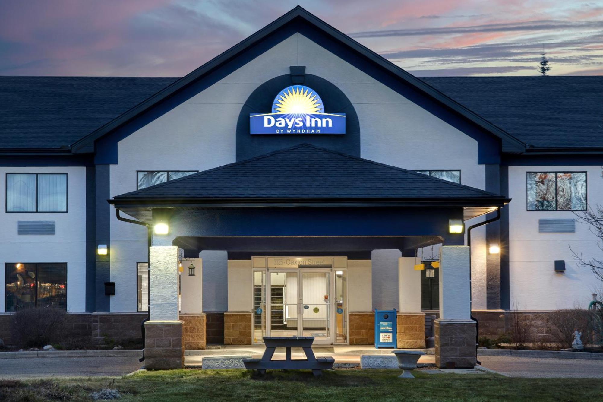 Days Inn By Wyndham ווייטקורט מראה חיצוני תמונה